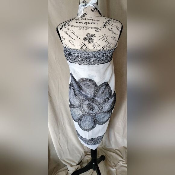 NWOT! White Chiffon Sarong/Scarf w/Black & Gray Medallion Design. One Size - Picture 6 of 12
